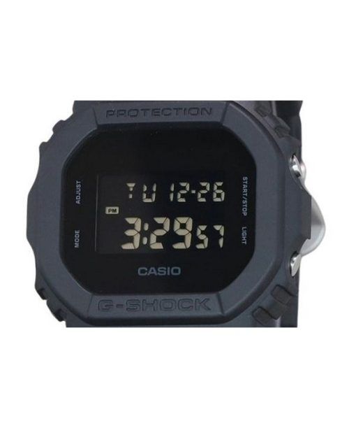 Casio G-Shock 디지털 레진 스트랩 쿼츠 DW-5600UBB-1 200M 남성용 시계