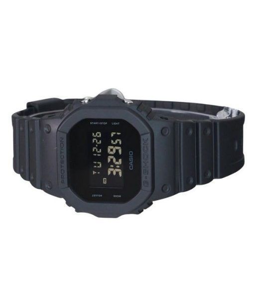 Casio G-Shock 디지털 레진 스트랩 쿼츠 DW-5600UBB-1 200M 남성용 시계