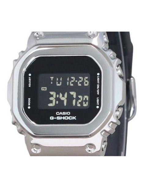 Casio G-Shock 디지털 메탈 베젤 레진 스트랩 쿼츠 GM-5600U-1 200M 남성용 시계