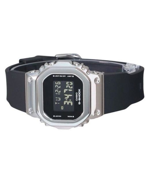 Casio G-Shock 디지털 메탈 베젤 레진 스트랩 쿼츠 GM-5600U-1 200M 남성용 시계