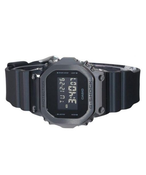 Casio G-Shock 디지털 메탈 베젤 레진 스트랩 쿼츠 GM-5600UB-1 200M 남성용 시계