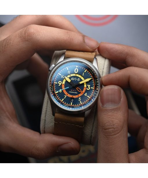 AVI-8 Flyboy Wingman Worldtimer GMT Atlantic Blue 다이얼 자동 AV-4120-01 남성용 시계(추가 스트랩 포함)